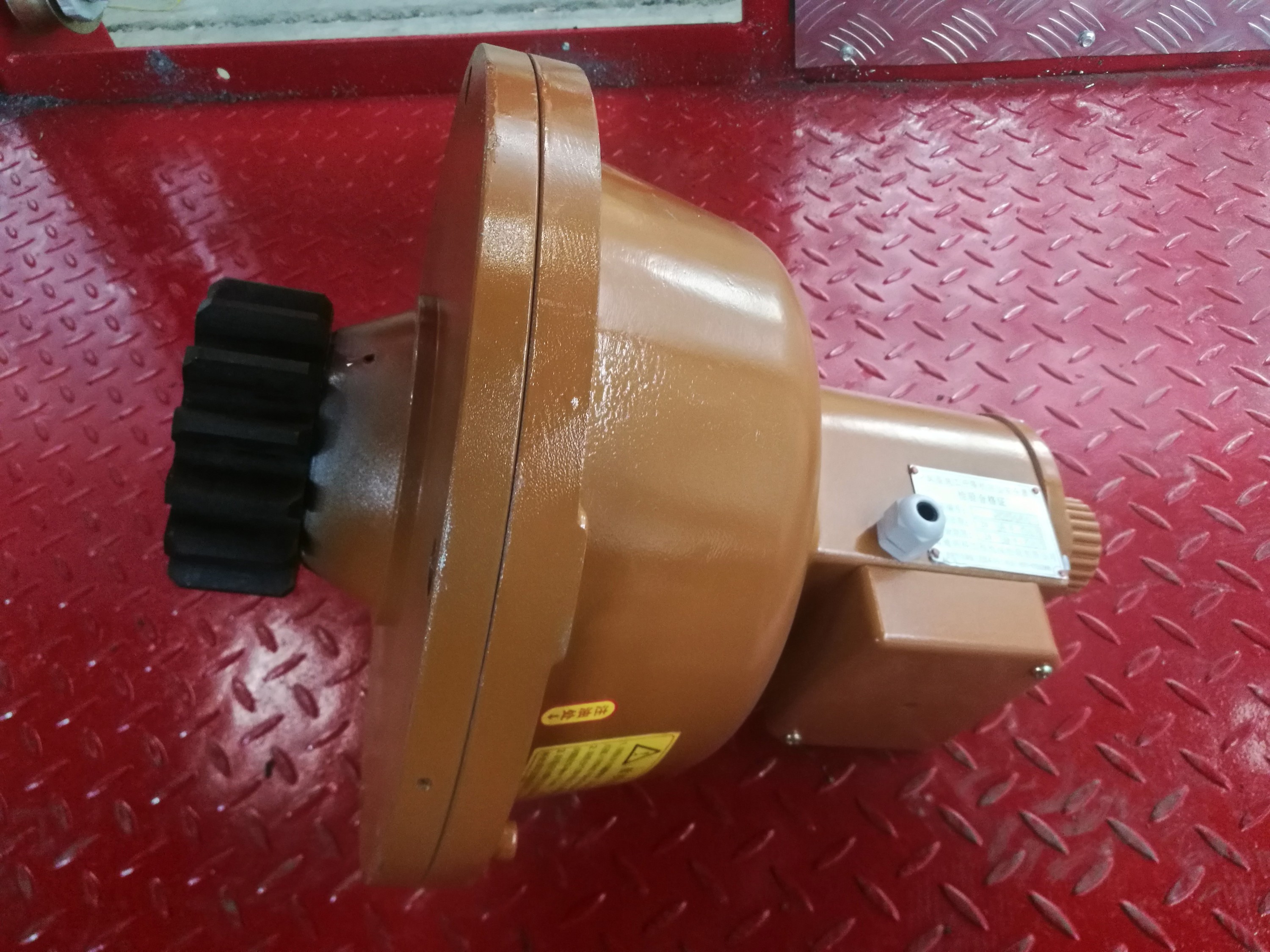 施工電梯配件專業(yè)廠家，防墜安全器的安全使用